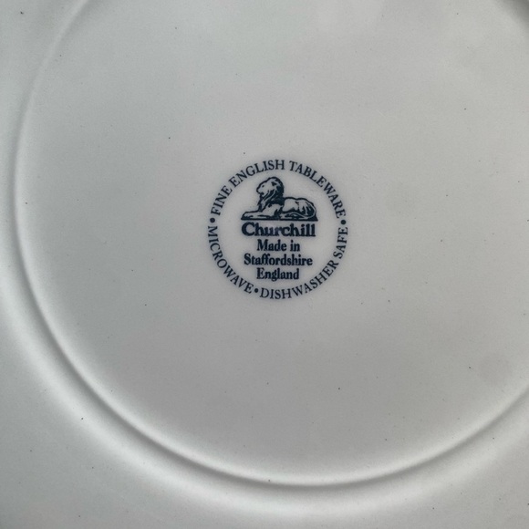 Churchill England Blue willow dinner plates - Picture 3 of 3